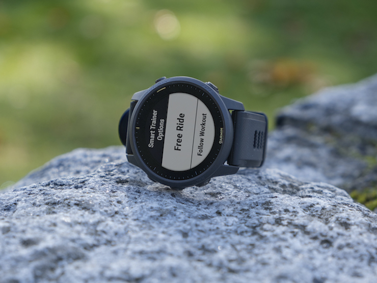 Garmin ra mắt bộ đôi smartwatch mới, có phiên bản sạc bằng Mặt Trời