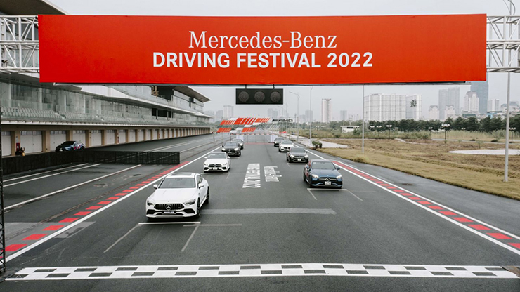 Dàn xe 100 tỷ của Mercedes-Benz chạy thử trên trường đua F1 Hà Nội - 1
