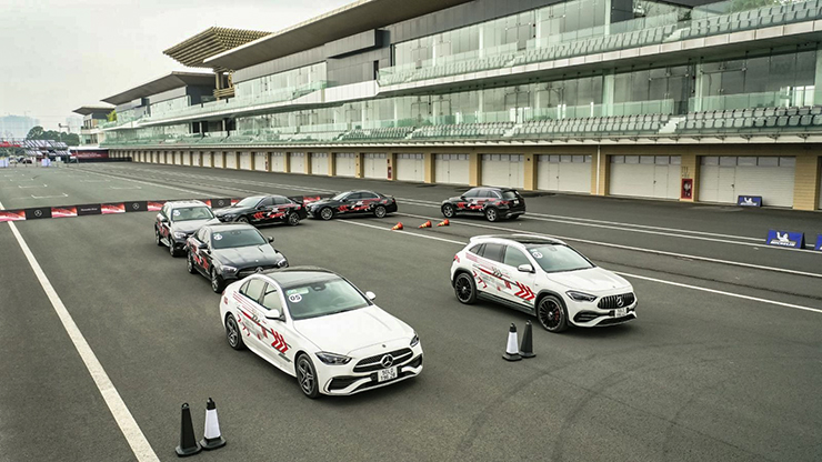 Dàn xe 100 tỷ của Mercedes-Benz chạy thử trên trường đua F1 Hà Nội - 7