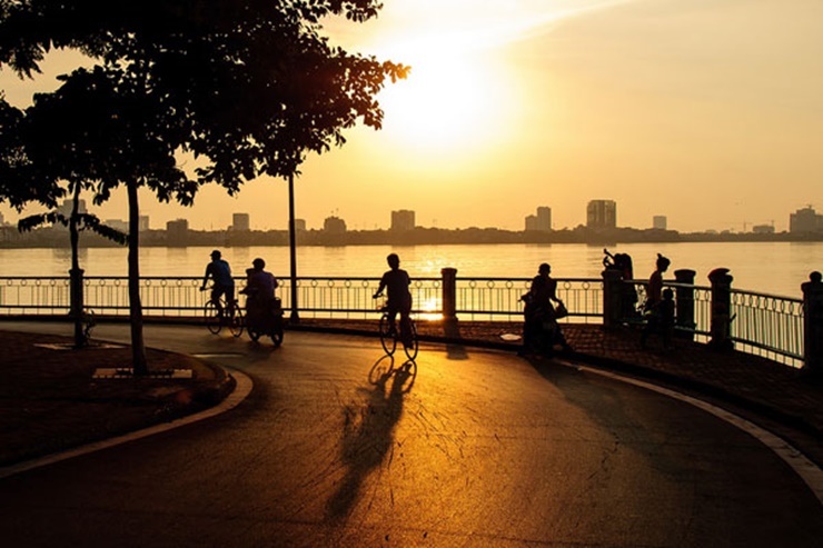 Ngoài phố cổ thì những căn nhà ở khu vực ven hồ Tây, quận Tây Hồ cũng có giá không hề rẻ.&nbsp;
