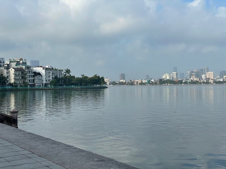 Ngoài mua đất, khu vực hồ Tây cũng hút một lượng lớn những người nước ngoài làm việc ở Việt Nam thuê.
