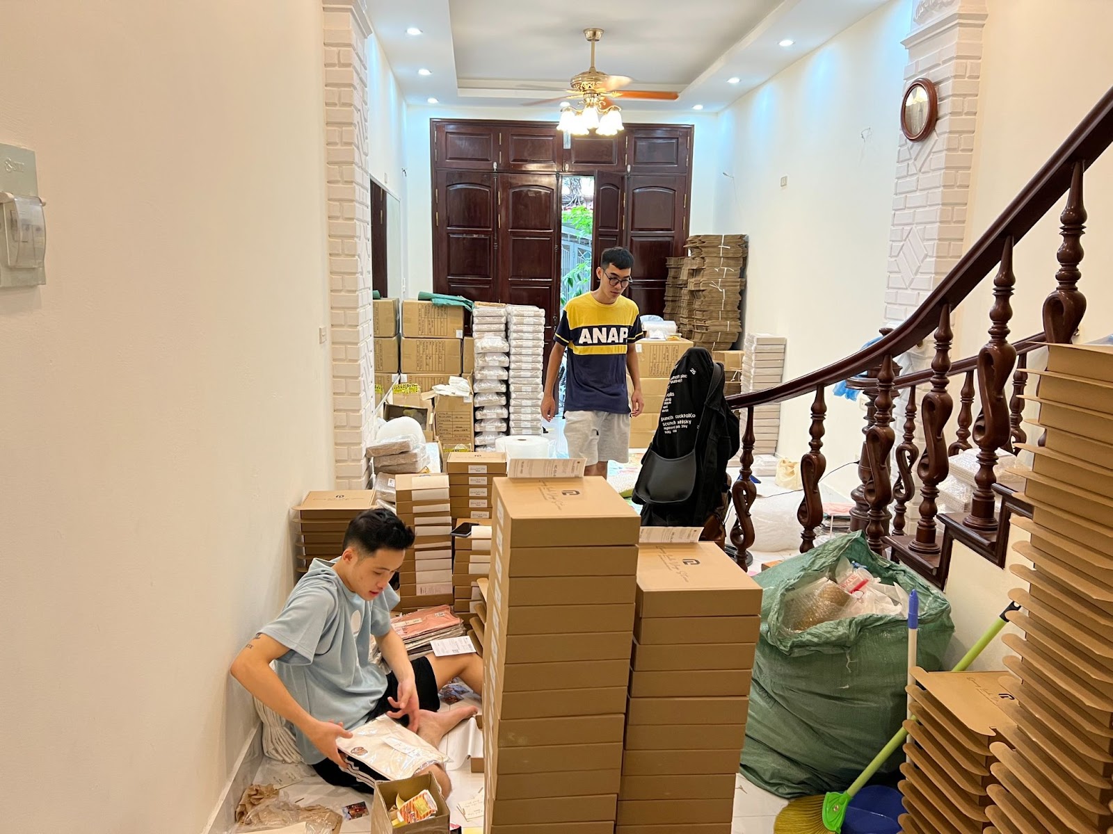 Đội ngũ am hiểu và phong cách làm việc chuyên nghiệp là mục tiêu phát triển của Quang Linh Store