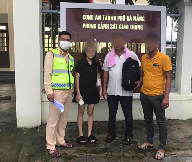 Nữ sinh L.M.P được vận động về nhà cùng gia đình