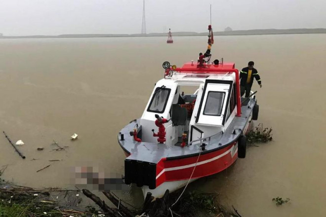 Vớt được thi thể 1 người nam, 1 nữ trôi cách nhau 1 km trên sông Lam - 3