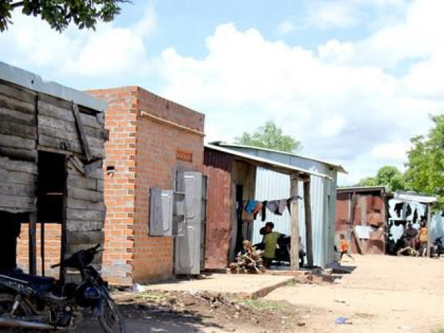 Tin tức trong ngày - Làng “102” ở ven suối Cạn