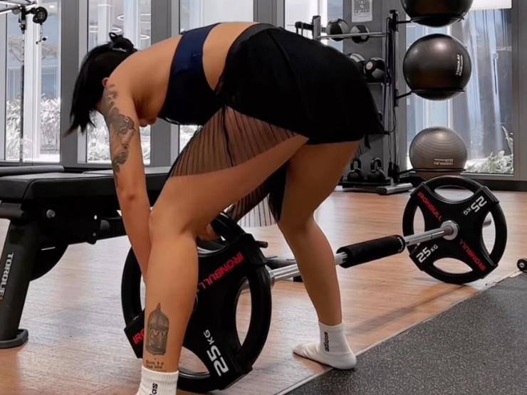 Thời trang - "Nữ hoàng phòng gym" Hà Nội mặc váy tập tạ, chỉ ra bất cập khiến nàng ngại ngùng