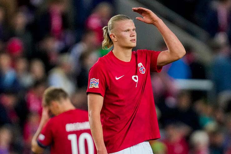 Haaland và các cầu thủ Na Uy bó tay trước hàng thủ Slovenia ở lần gặp hồi tháng 6