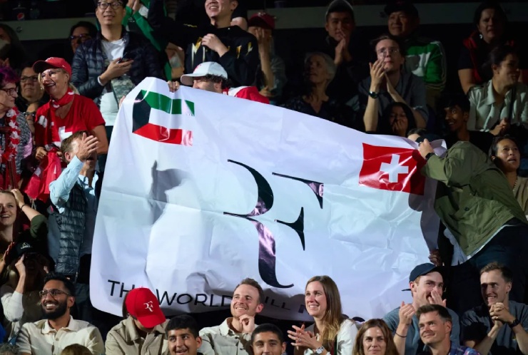 Người hâm mộ tri ân Federer trên khán đài