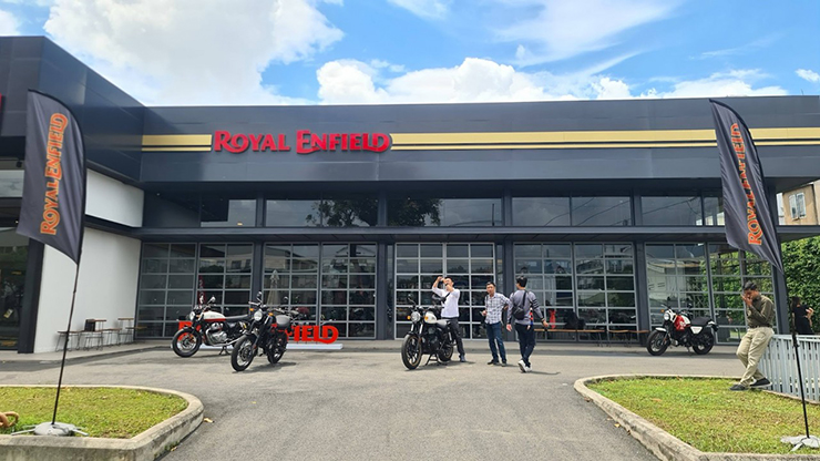 Loạt xe Royal Enfield Classic 350, Meteor 350 và Scram 411 lần đầu tiên có mặt tại Việt Nam - 1