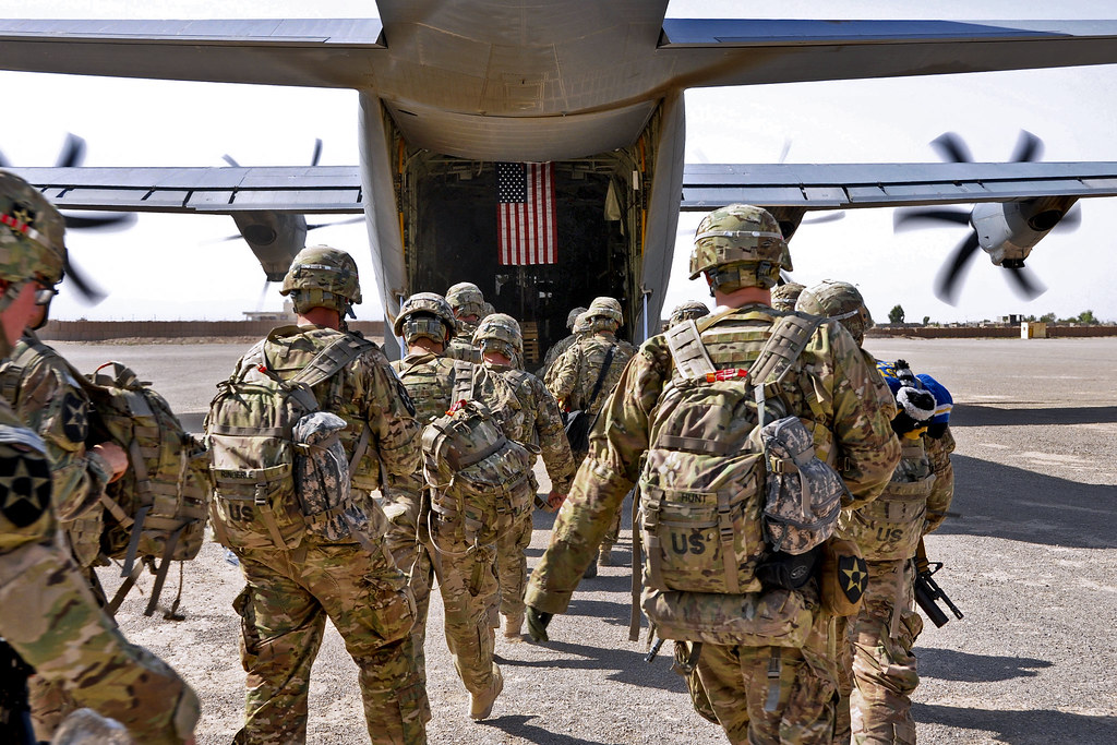 Quân đội Mỹ rút khỏi Afghanistan (ảnh: RT)