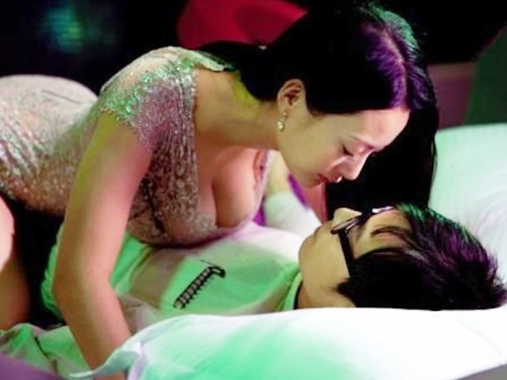 Phim - "Đệ nhất ngực đẹp" nhận cát-xê 13 tỷ bỏ nghề bác sĩ, sống ra sao sau 10 năm?