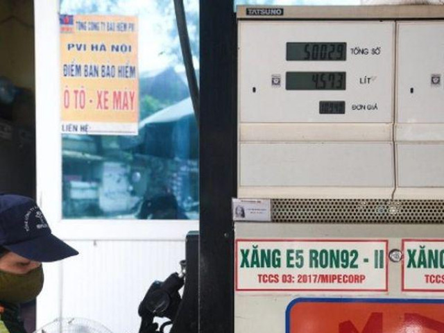 Thị trường - Tiêu dùng - Dầu thô xuống mức thấp nhất trong 8 tháng, giá xăng trong nước có thể tiếp tục giảm