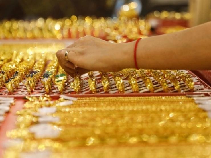 Giá vàng hôm nay 24/9: Giảm thê thảm phiên cuối tuần, lao xuống đáy 2,5 năm