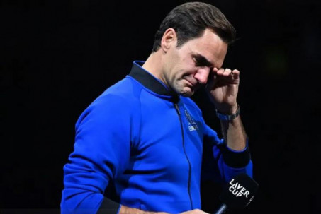 Federer suýt giải nghệ 10 năm trước, Tsitsipas sốc vì fan tự thiêu (Tennis 24/7)