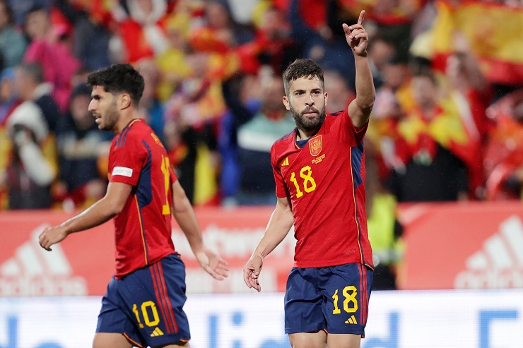 Alba ghi bàn nhưng không thể giúp Tây Ban Nha tránh khỏi thất bại