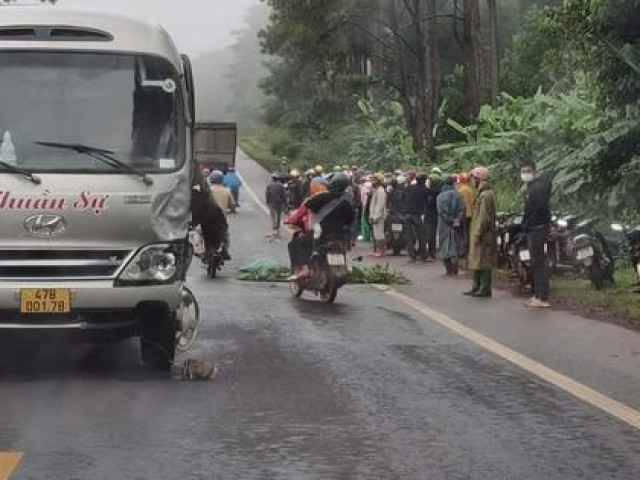 Tin tức trong ngày - Xe khách tông 2 học sinh thương vong trên đường đến trường