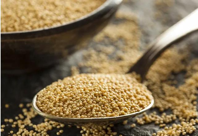 Với nam giới, hãy ăn hạt quinoa như một món ăn phụ trước thời điểm "lâm trận".