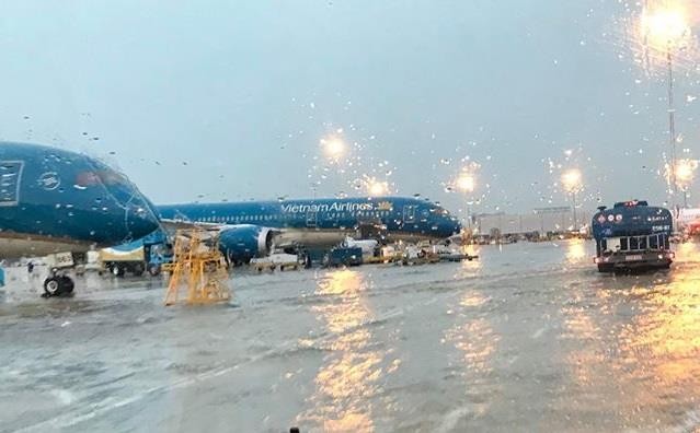 Dự kiến sẽ có 1 số sân bay khu vực miền Trung chịu ảnh hưởng trực tiếp của bão Noru sẽ phải tạm đóng cửa để đảm bảo an toàn hoạt động hàng không.