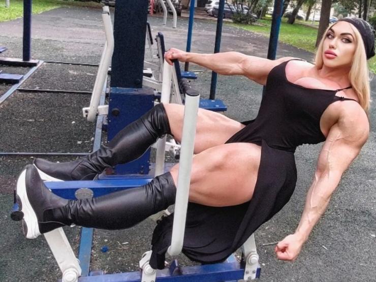 Làm đẹp - Người đẹp triệu fan có cơ bắp cuồn cuộn từng sử dụng "thuốc cấm" để hình thể như trái núi