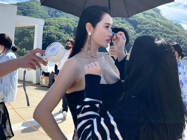 Làm đẹp - "Bà cô độc thân" tuổi 52 vẫn triệu người khát khao nhờ hình thể căng tràn