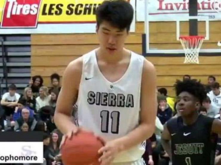 Thể thao - Xuất hiện "người khổng lồ" Yao Ming mới, 16 tuổi cao 2m21 chơi bóng đỉnh cao