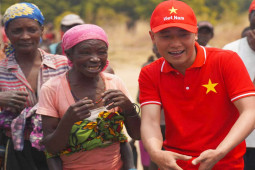 Giải trí - Quang Linh Vlogs: "Khéo trở thành tỷ phú ở châu Phi lúc nào không hay"