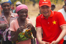 Giải trí - Quang Linh Vlogs: &quot;Khéo trở thành tỷ phú ở châu Phi lúc nào không hay&quot;