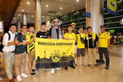 Bóng đá - Dàn huyền thoại Dortmund “gây sốt” khi đặt chân đến TP.HCM