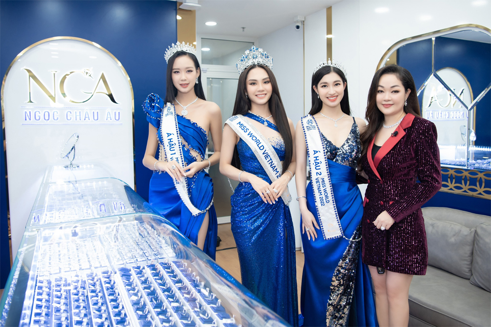 Hoa hậu - Huỳnh Nguyễn Mai Phương, Á hậu 1 - Lê Nguyễn Bảo Ngọc, Á hậu 2 - Nguyễn Phương Nhi cùng thử trang sức tại Ngọc Châu Âu và Charmié Việt Nam