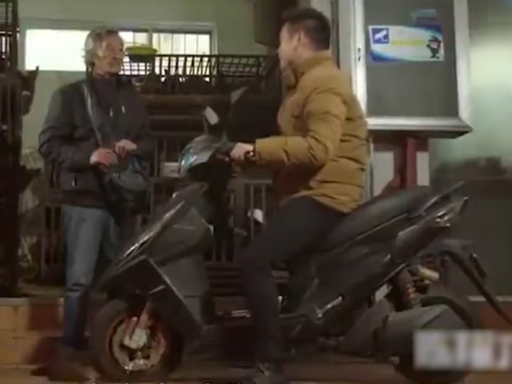 Clip hài hước - Chàng trai khốn khổ với giá trị "tiềm năng to lớn" của con gà