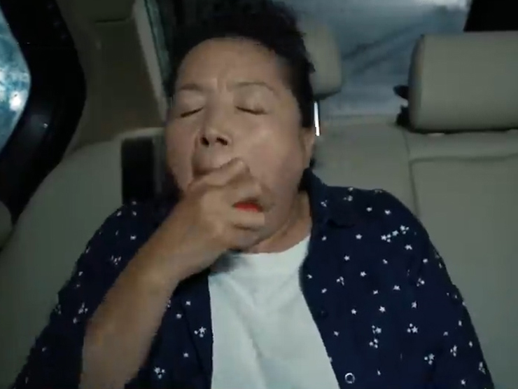 Clip hài hước - Chàng trai bẽ bàng khi "làm ơn mắc oán"!