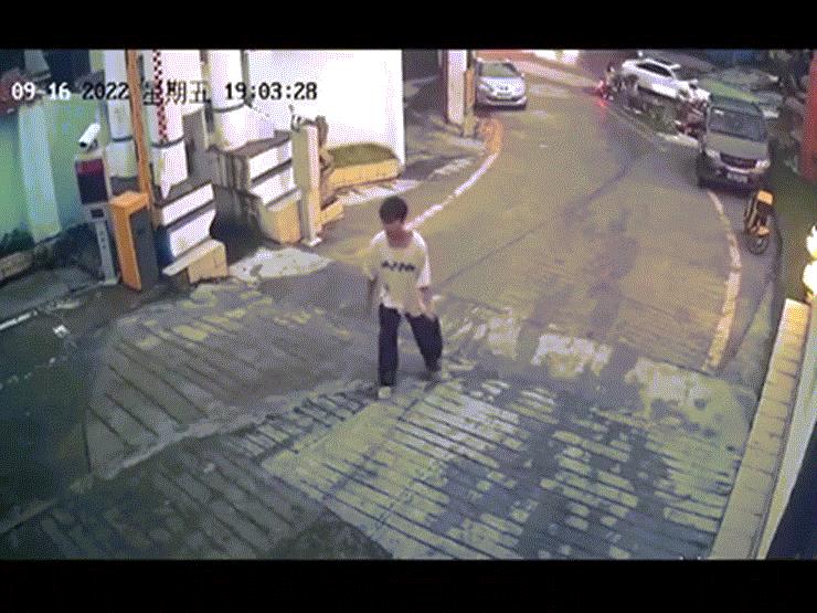 Phi thường - kỳ quặc - Chàng trai liều mình cứu bé trai 5 tuổi khỏi ván trượt lao dốc không phanh