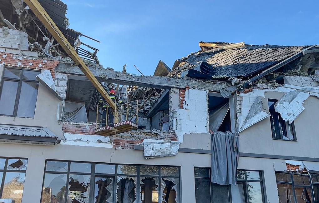 Khách sạn ở Kherson hư hỏng nặng do trúng tên lửa từ Ukraine (nguồn: RT)