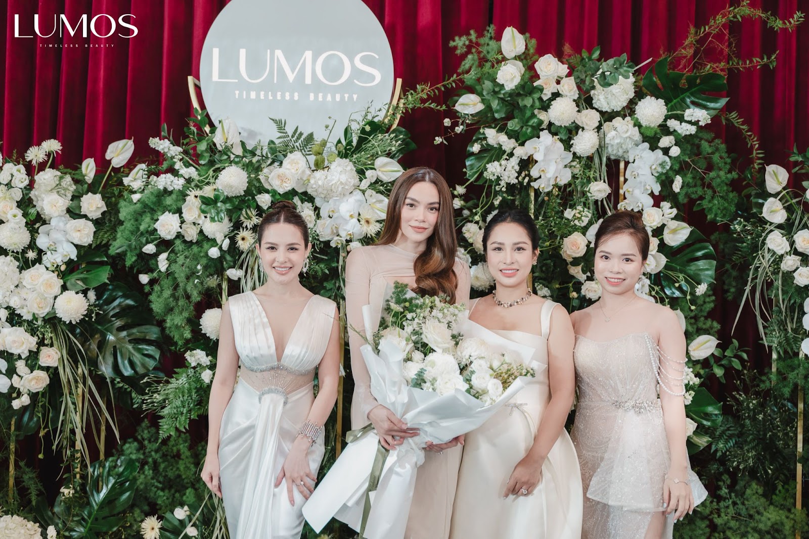 Ban lãnh đạo thương hiệu Lumos Cosmetics và Đại sứ sản phẩm - ca sĩ Hồ Ngọc Hà