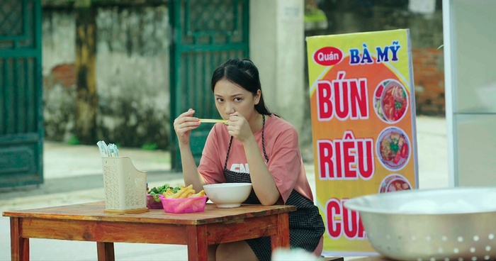 Đời thực nóng bỏng của hai cô gái bán bún xinh nhất màn ảnh Việt - 3