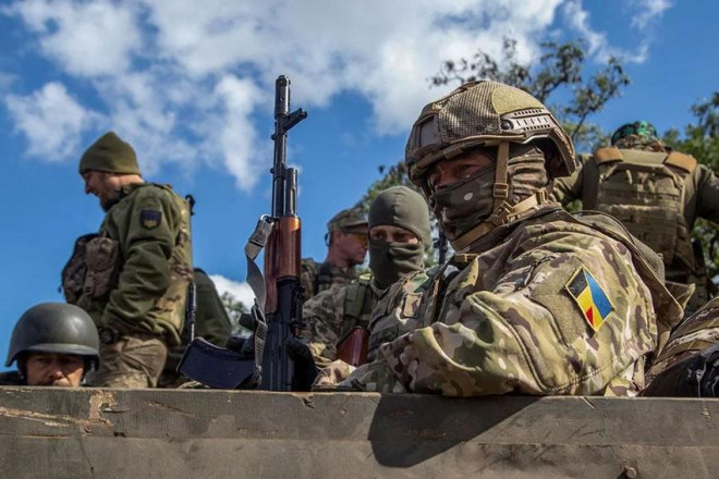 Binh sĩ Ukraine đóng tại tỉnh Kharkiv ngày 24-9. Ảnh: REUTERS