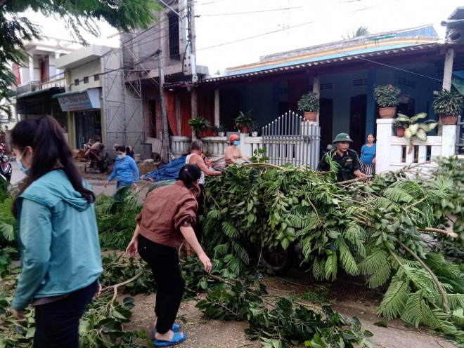 Bão chưa vào, đảo Lý Sơn đã có mưa to và gió giật cấp 8 - 7