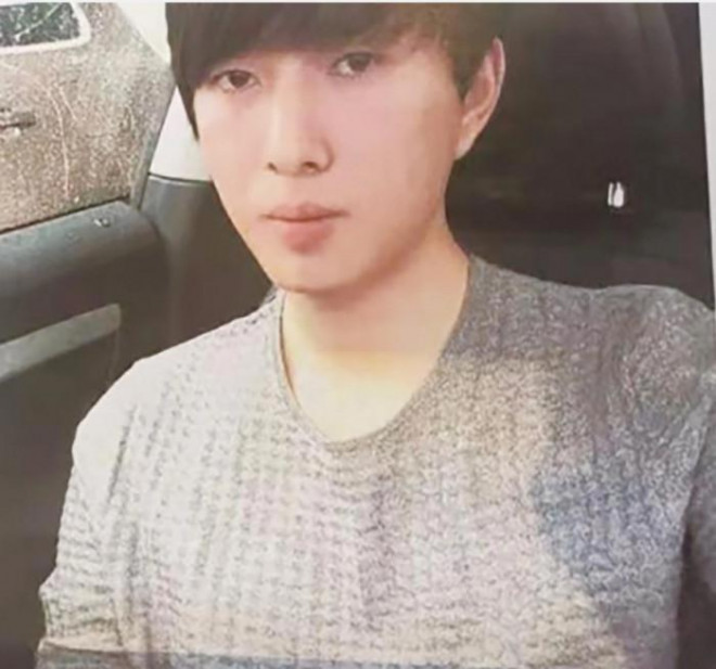 He Gansheng gửi cho các nạn nhân ảnh chụp 2 nam giới đẹp trai người Hàn Quốc rồi tự nhận là ảnh chụp bản thân.