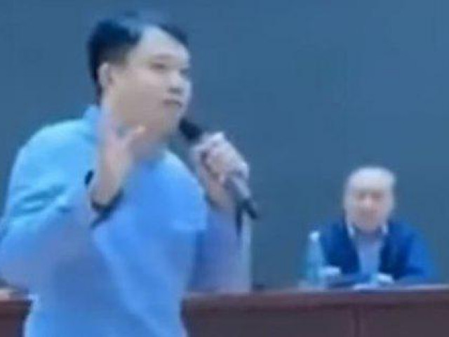 Bạn trẻ - Cuộc sống - Giáo viên mời phụ huynh "em có thành tích kém nhất lớp" phát biểu, con trai bật khóc và phản ứng bất ngờ của bố