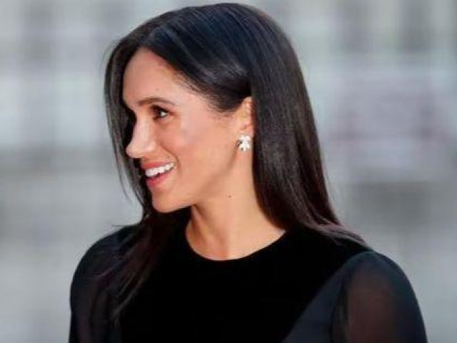 Meghan Markle phá vỡ quy tắc trang phục của Hoàng gia