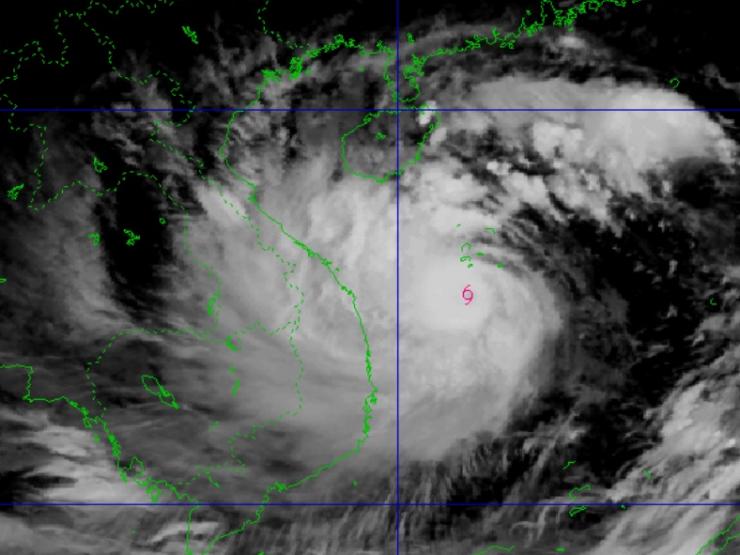 TRỰC TIẾP: Bão số 4 cách Đà Nẵng – Quảng Ngãi 300km, nhiều nơi mưa to, gió lớn