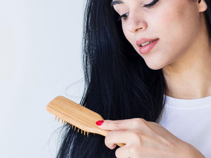 Làm đẹp - 3 lời khuyên giúp mái tóc thoát mùa rụng lả tả