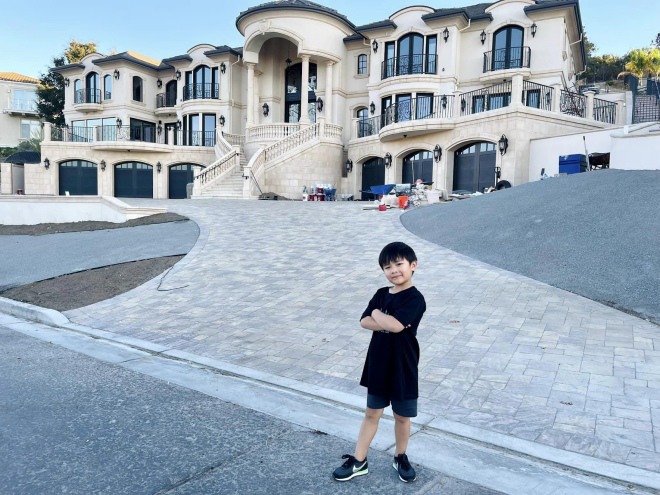 Thủy Tiên cho biết cô và bé Thiên Từ rất mê ngôi nhà này và đã dự định được sở hữu nó từ lâu. 