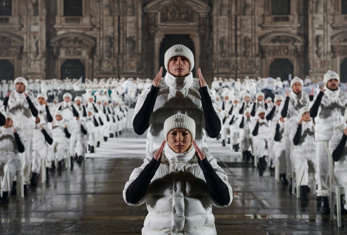 "Ông tổ của những chiếc áo phao xa xỉ" kỷ niệm 70 năm hoành tráng tại Paris - 4