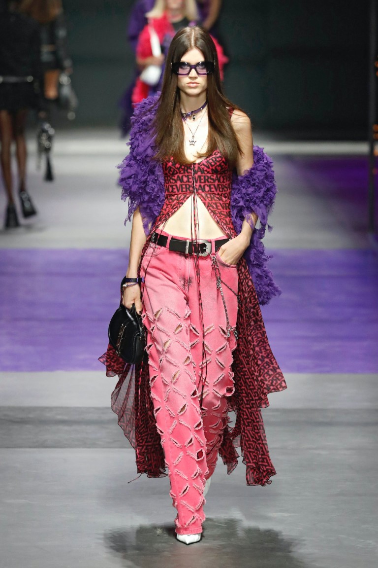 Versace bước khỏi vùng an toàn với bộ sưu tập mới của Donatella - 7