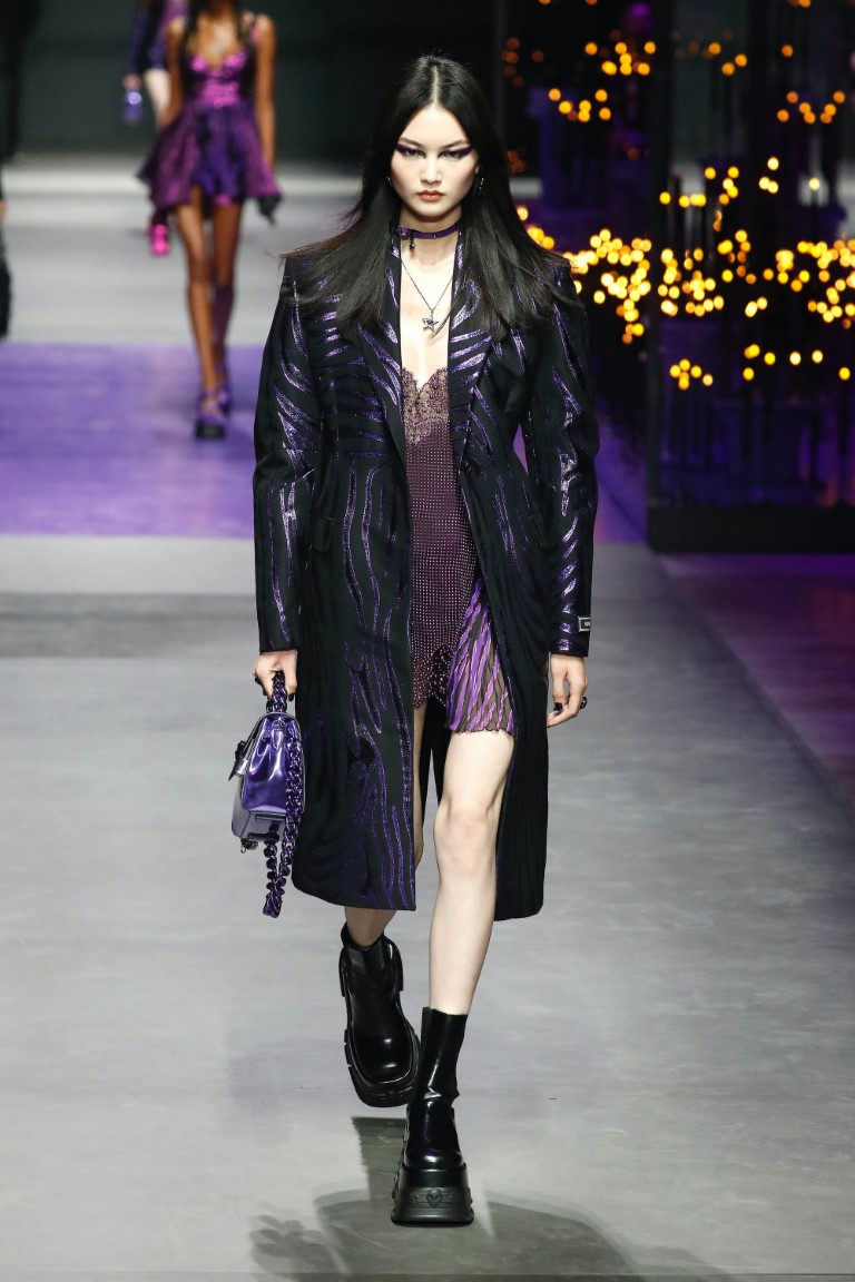 Versace bước khỏi vùng an toàn với bộ sưu tập mới của Donatella - 5