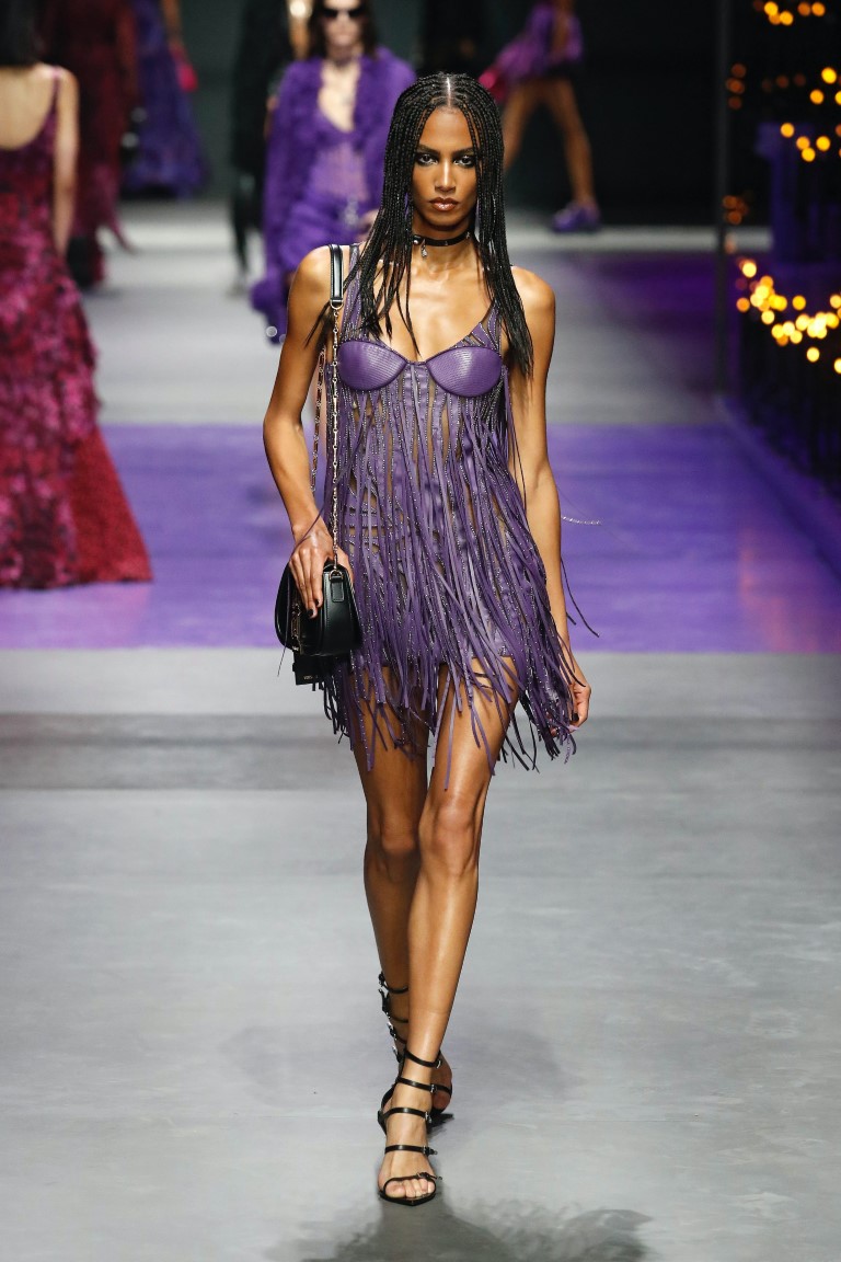 Versace bước khỏi vùng an toàn với bộ sưu tập mới của Donatella - 3