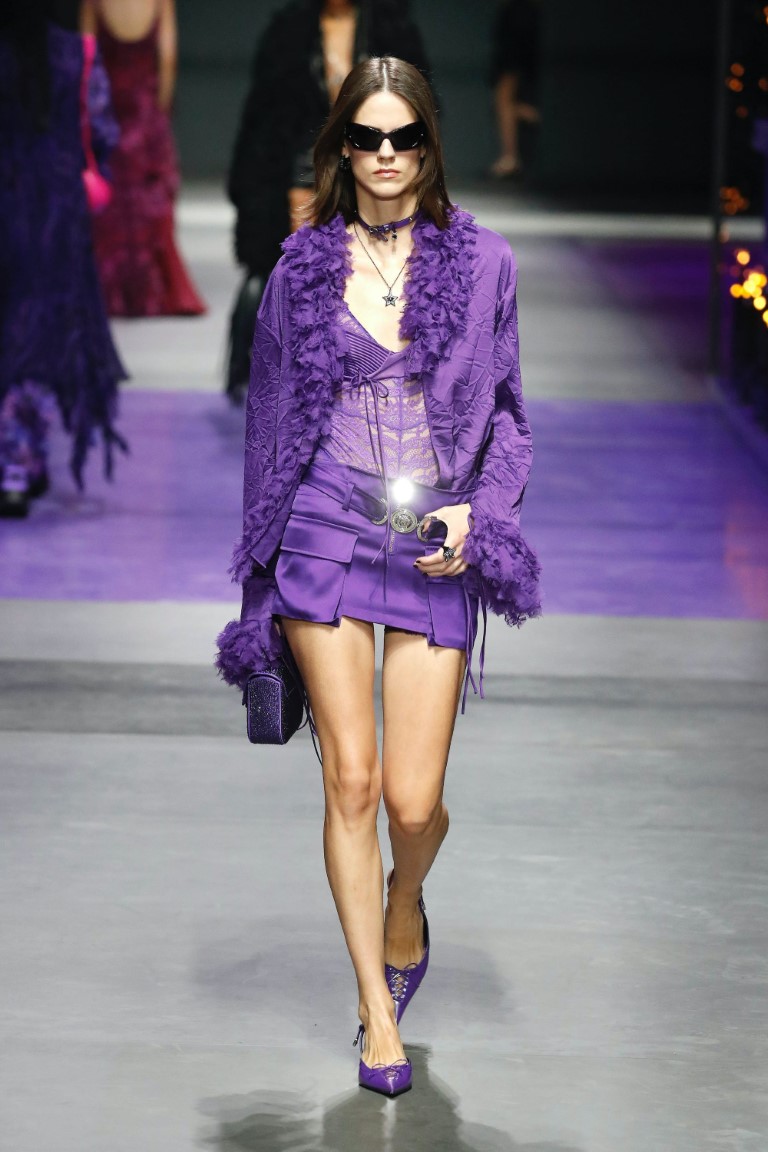 Versace bước khỏi vùng an toàn với bộ sưu tập mới của Donatella - 2