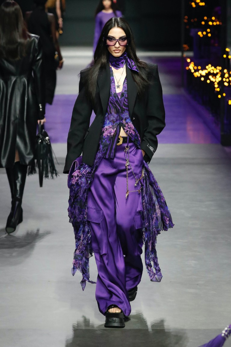 Versace bước khỏi vùng an toàn với bộ sưu tập mới của Donatella - 12