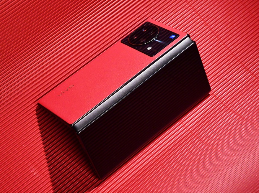 Vivo X Fold+ phiên bản màu&nbsp;Đỏ Huaxia Red.